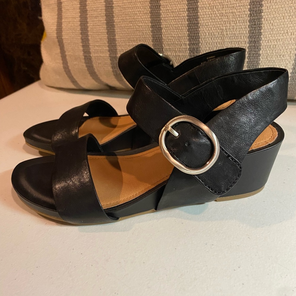 Sofft Black Leather Buckle Comfort Sandals Size 8.5 Like New